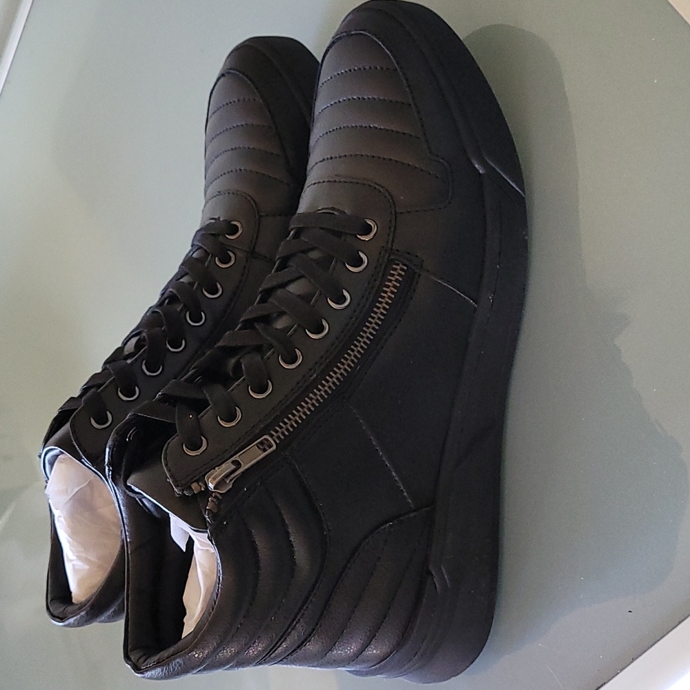 Steve Madden black high-tops with side zip